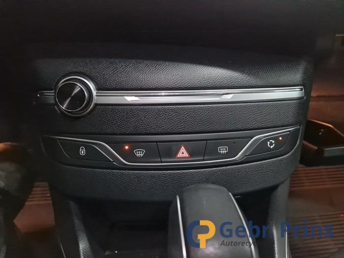 Peugeot 308 1.2 12V e-THP PureTech 130 Épave (2017, Bleu)