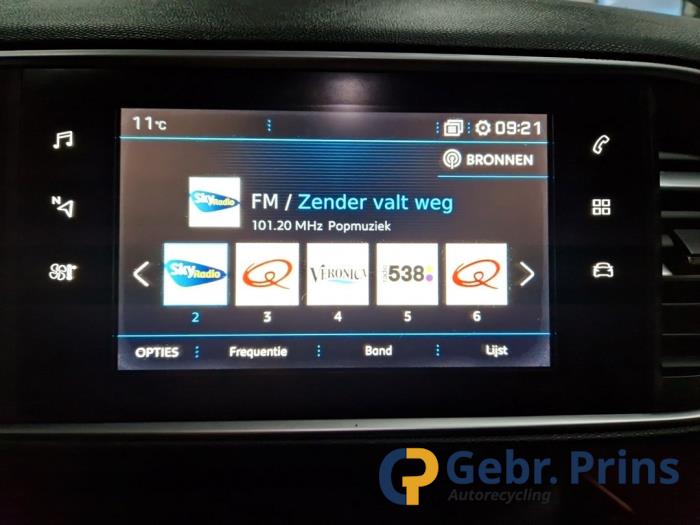 Peugeot 308 1.2 12V e-THP PureTech 130 Épave (2017, Bleu)