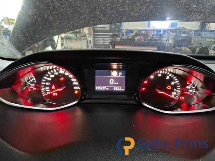 Peugeot 308 1.2 12V e-THP PureTech 130 Épave (2017, Bleu)