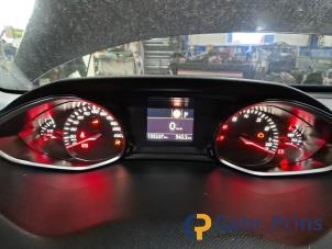 Peugeot 308 1.2 12V e-THP PureTech 130 Épave (2017, Bleu)