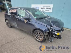 Peugeot 308 1.2 12V e-THP PureTech 130 Épave (2017, Bleu)