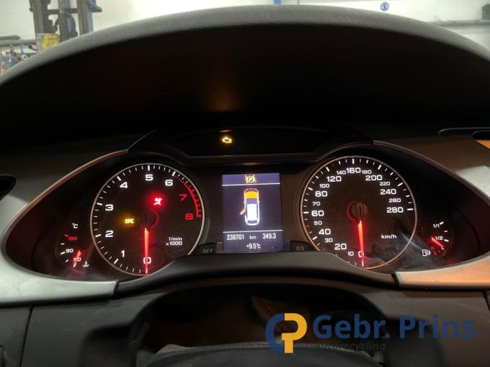Audi A4 Avant 2.0 TFSI 16V Épave (2009, Gris)