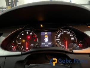 Audi A4 Avant 2.0 TFSI 16V Épave (2009, Gris)