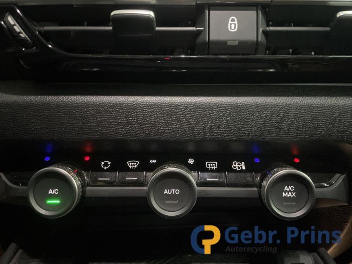 Citroen C4 Berline 1.2 PureTech 130 12V Samochód złomowany (2022, Czarny)