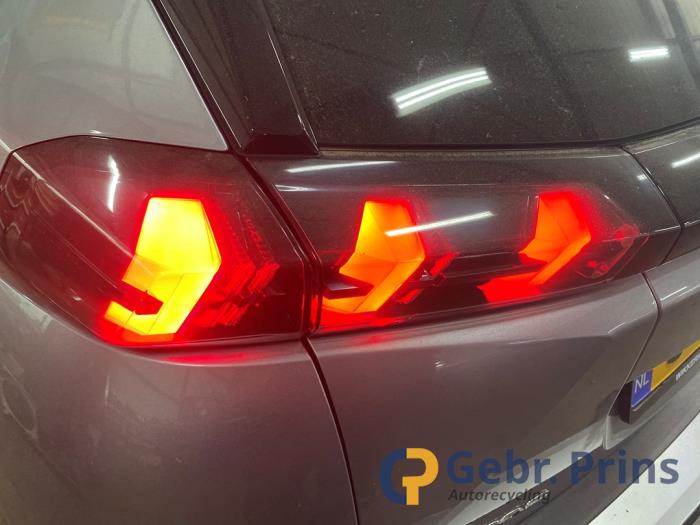 Peugeot 2008 1.2 VTi 12V PureTech 130 Épave (2021, Gris)