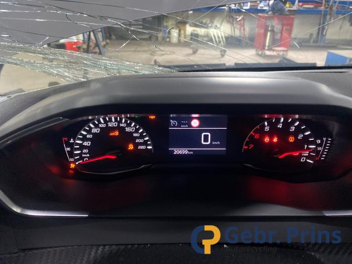 Peugeot 2008 1.2 VTi 12V PureTech 130 Épave (2021, Gris)