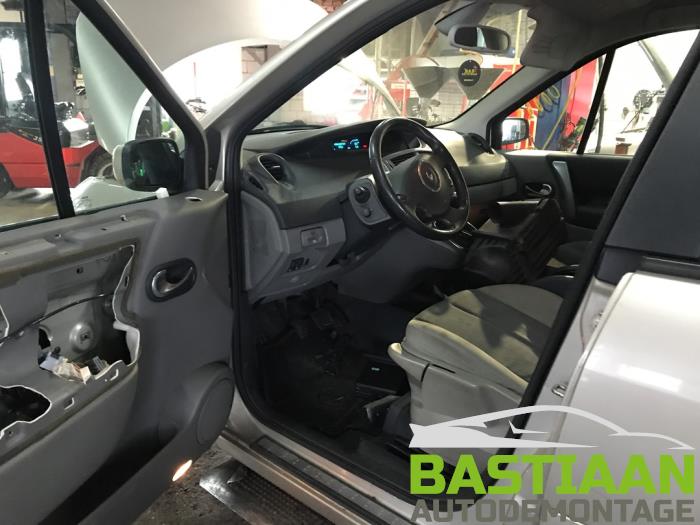 Renault Scénic II 2.0 dCi 16V 150 Samochód złomowany (2007, Bez)