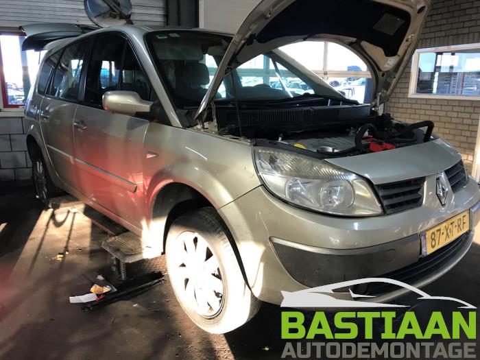 Renault Scénic II 2.0 dCi 16V 150 Samochód złomowany (2007, Bez)
