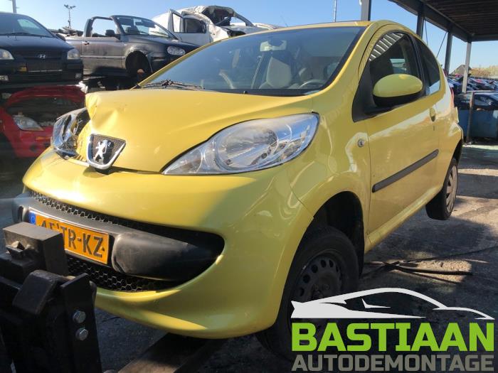 Peugeot 107 1.0 12V Salvage vehicle (2007, Yellow)