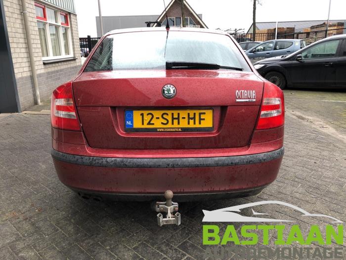 Skoda Octavia 2.0 FSI 16V Épave (2006, Rouge)