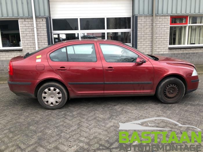 Skoda Octavia 2.0 FSI 16V Épave (2006, Rouge)