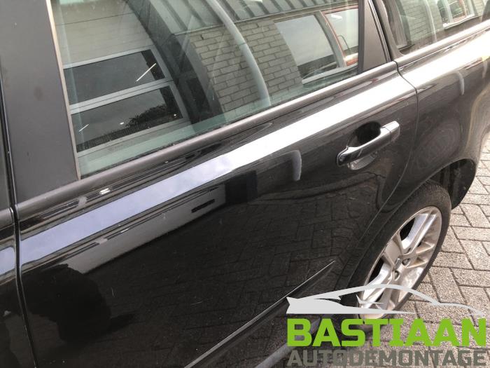 Volvo V50 2.0 16V Épave (2007, Noir)