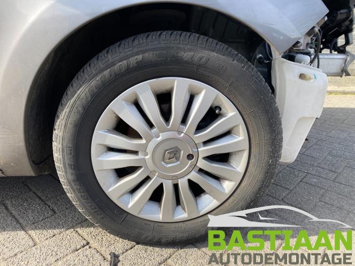 Renault Clio IV 0.9 Energy TCE 90 12V Vehículo de desguace (2013, Gris)