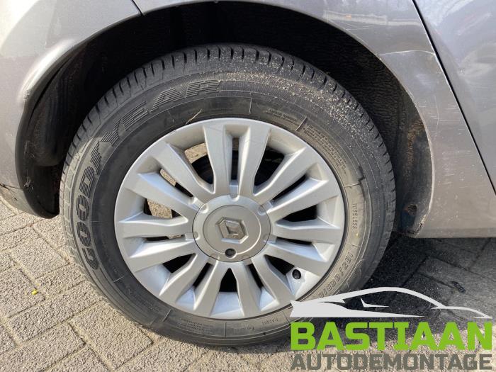 Renault Clio IV 0.9 Energy TCE 90 12V Vehículo de desguace (2013, Gris)