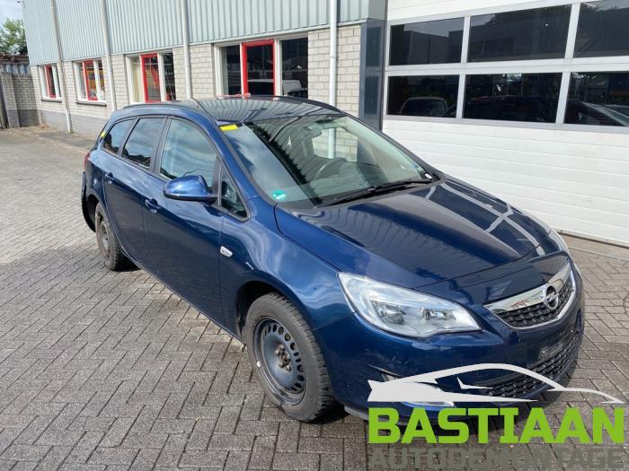 Opel Astra J Sports Tourer 1.4 16V ecoFLEX Vehículo de desguace (2013, Azul)