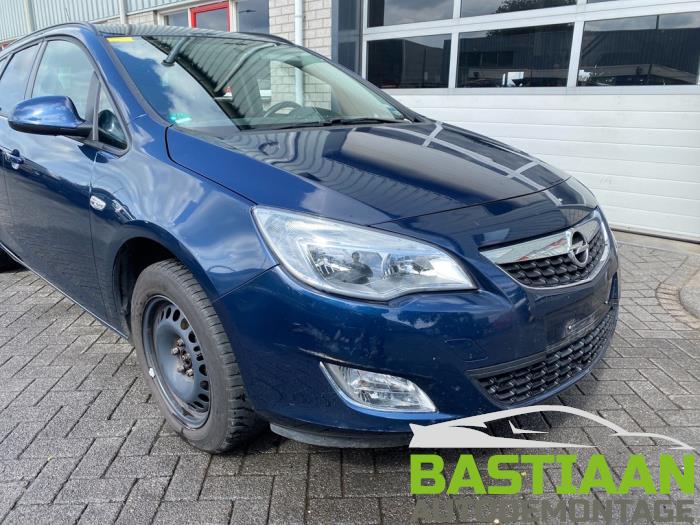 Opel Astra J Sports Tourer 1.4 16V ecoFLEX Épave (2013, Bleu)