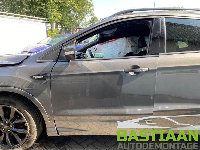 Ford Kuga II 1.5 EcoBoost 16V 150 Épave (2015, Noir)