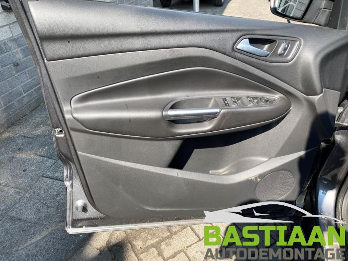 Ford Kuga II 1.5 EcoBoost 16V 150 Épave (2015, Noir)