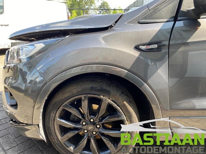 Ford Kuga II 1.5 EcoBoost 16V 150 Épave (2015, Noir)