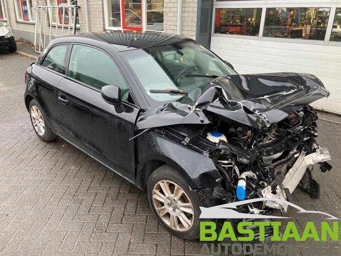 Audi A1 1.2 TFSI Schrottauto (2013, Schwarz)