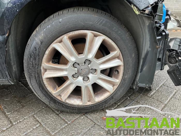 Audi A1 1.2 TFSI Schrottauto (2013, Schwarz)