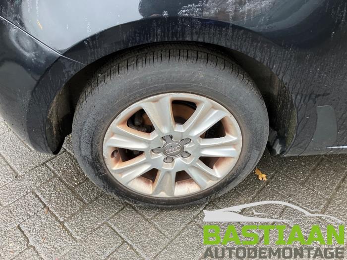 Audi A1 1.2 TFSI Schrottauto (2013, Schwarz)