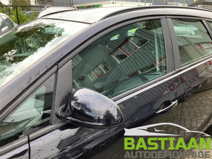 Opel Astra J Sports Tourer 1.3 CDTI 16V ecoFlex Vehículo de desguace (2011, Negro)