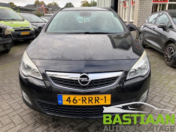 Opel Astra J Sports Tourer 1.3 CDTI 16V ecoFlex Vehículo de desguace (2011, Negro)