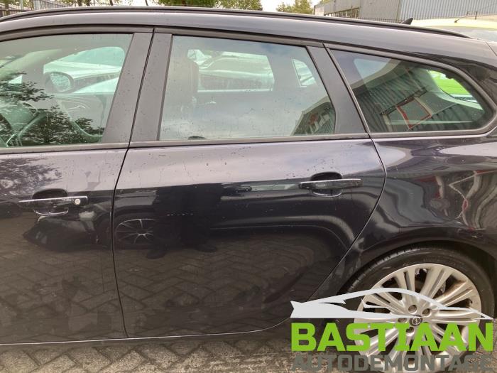 Opel Astra J Sports Tourer 1.3 CDTI 16V ecoFlex Vehículo de desguace (2011, Negro)
