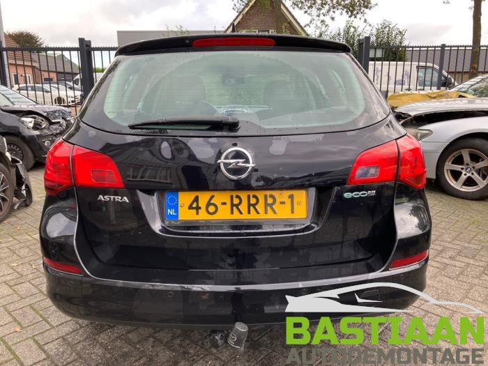 Opel Astra J Sports Tourer 1.3 CDTI 16V ecoFlex Vehículo de desguace (2011, Negro)