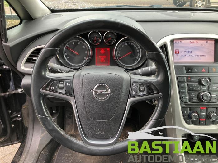 Opel Astra J Sports Tourer 1.3 CDTI 16V ecoFlex Vehículo de desguace (2011, Negro)