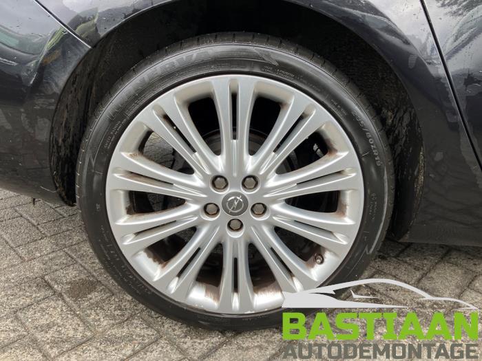 Opel Astra J Sports Tourer 1.3 CDTI 16V ecoFlex Vehículo de desguace (2011, Negro)