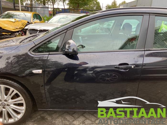 Opel Astra J Sports Tourer 1.3 CDTI 16V ecoFlex Vehículo de desguace (2011, Negro)