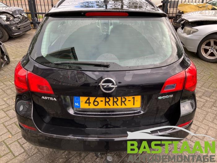 Opel Astra J Sports Tourer 1.3 CDTI 16V ecoFlex Vehículo de desguace (2011, Negro)