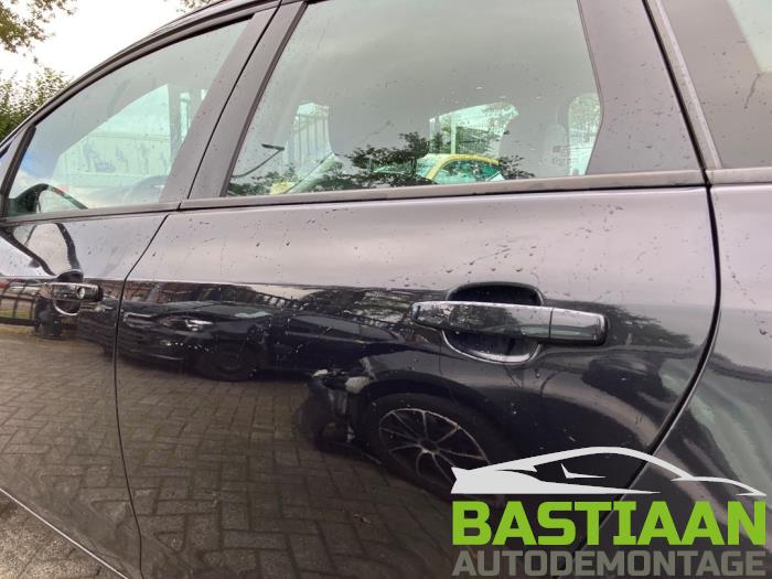 Opel Astra J Sports Tourer 1.3 CDTI 16V ecoFlex Vehículo de desguace (2011, Negro)