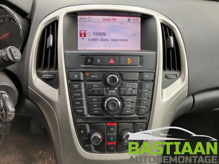 Opel Astra J Sports Tourer 1.3 CDTI 16V ecoFlex Vehículo de desguace (2011, Negro)