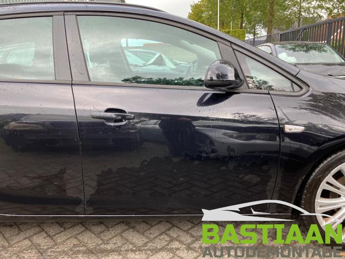Opel Astra J Sports Tourer 1.3 CDTI 16V ecoFlex Vehículo de desguace (2011, Negro)