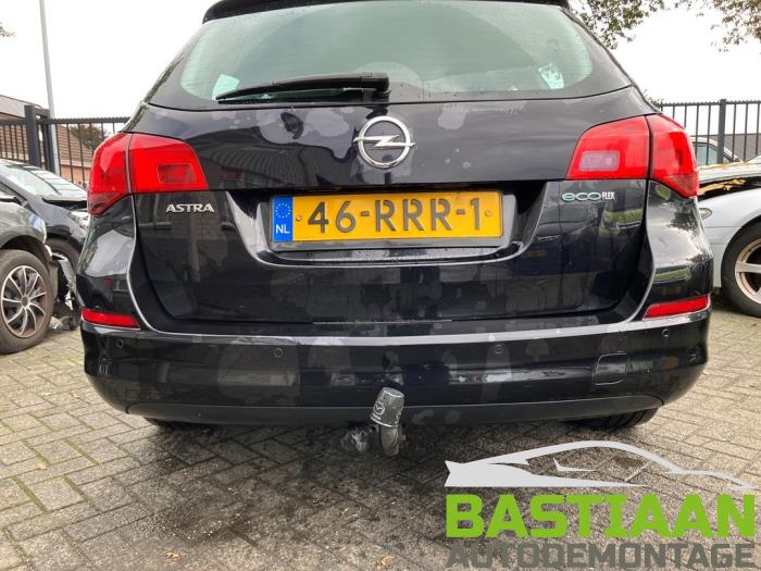 Opel Astra J Sports Tourer 1.3 CDTI 16V ecoFlex Vehículo de desguace (2011, Negro)
