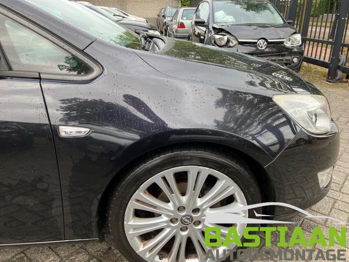 Opel Astra J Sports Tourer 1.3 CDTI 16V ecoFlex Vehículo de desguace (2011, Negro)