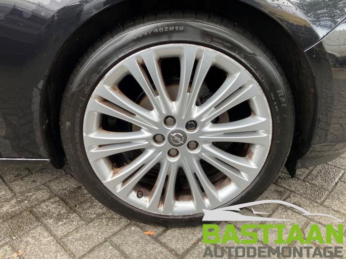 Opel Astra J Sports Tourer 1.3 CDTI 16V ecoFlex Vehículo de desguace (2011, Negro)