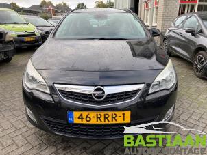 Opel Astra J Sports Tourer 1.3 CDTI 16V ecoFlex Vehículo de desguace (2011, Negro)