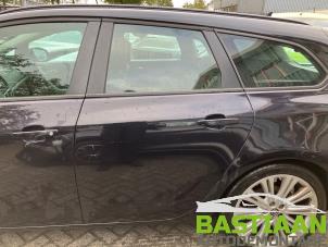 Opel Astra J Sports Tourer 1.3 CDTI 16V ecoFlex Vehículo de desguace (2011, Negro)