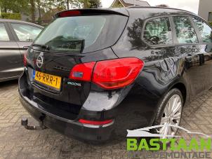 Opel Astra J Sports Tourer 1.3 CDTI 16V ecoFlex Vehículo de desguace (2011, Negro)