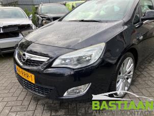 Opel Astra J Sports Tourer 1.3 CDTI 16V ecoFlex Vehículo de desguace (2011, Negro)