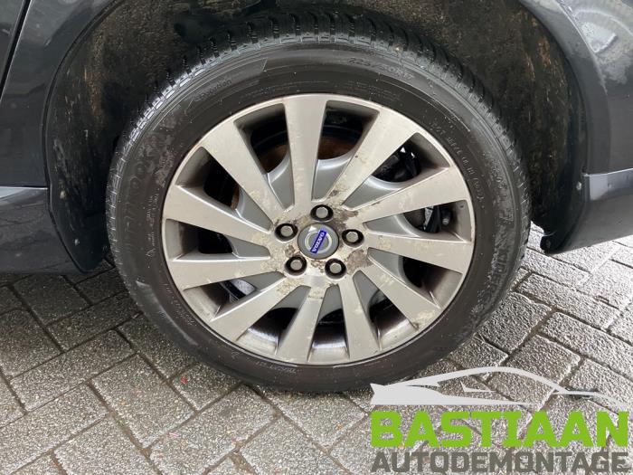 Volvo V70 2.0 D3 20V Épave (2012, Noir)