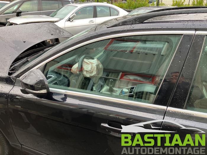 Volvo V70 2.0 D3 20V Épave (2012, Noir)