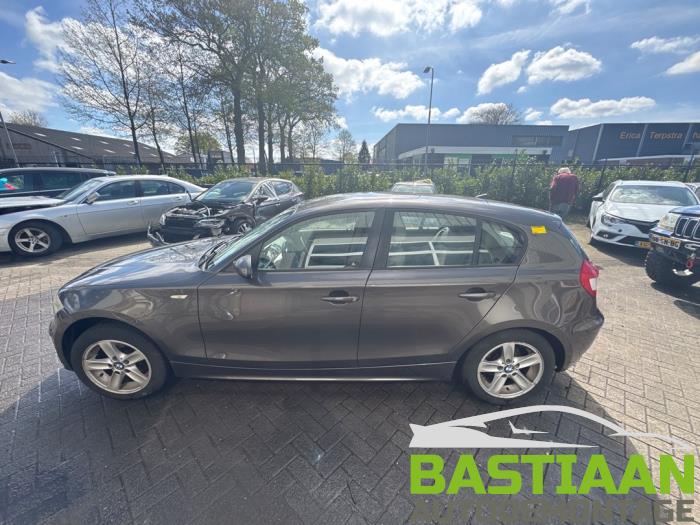 BMW 1 serie 116i 1.6 16V Vehículo de desguace (2006, Marrón)