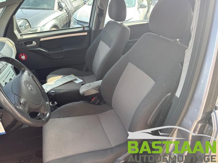 Opel Meriva 1.6 16V Skrotfordon (2004, GRIJS)