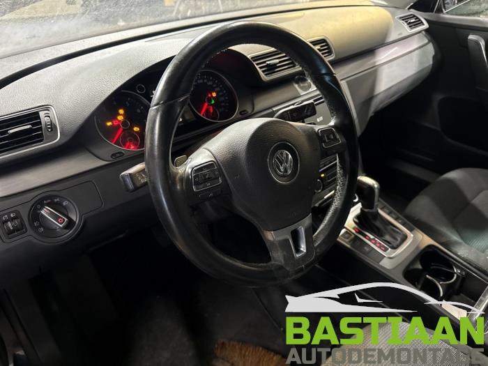 Volkswagen Passat Variant 1.4 TSI 16V Samochód złomowany (2011)
