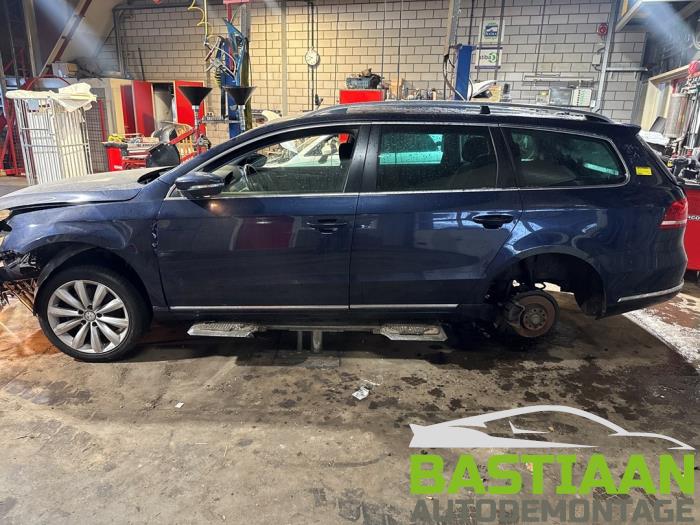Volkswagen Passat Variant 1.4 TSI 16V Samochód złomowany (2011)